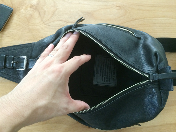 COACH（コーチ）ボディバッグを3年使用した感想レビュー - 【OGA】大人なメンズの鞄・バッグ専門サイト