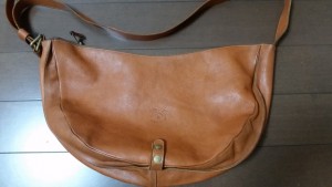 IL BISONTEのショルダーバッグを5年使った使用感をレビュー - 【OGA】大人なメンズの鞄・バッグ専門サイト
