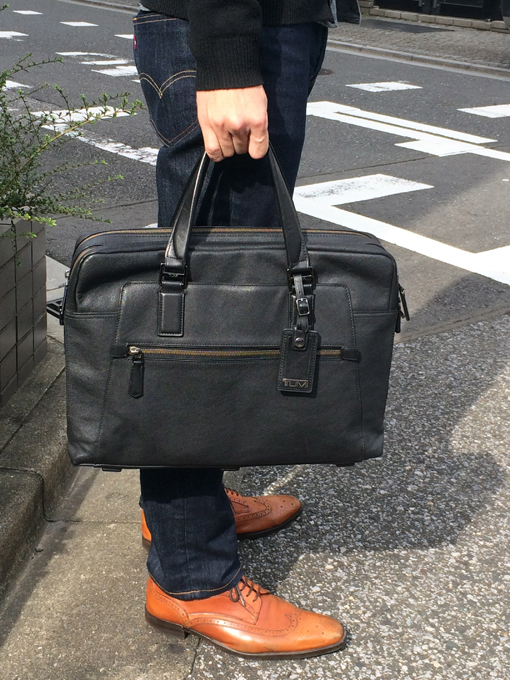 妻からのプレゼント！TUMIの本革製ビジネスバックを１年愛用した感想 - 【OGA】大人なメンズの鞄・バッグ専門サイト