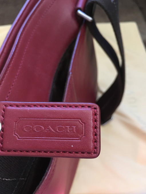 3年使ったCOACH（コーチ）の赤いメンズショルダーバックをレビュー - 【OGA】大人なメンズの鞄・バッグ専門サイト