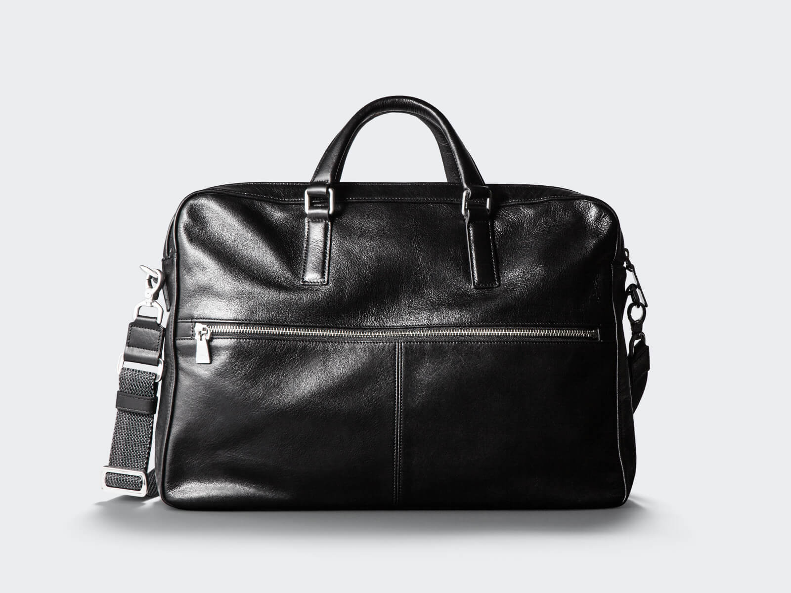 黒・ブラック」永遠の定番カラーから高級鞄・メンズバッグを29選 