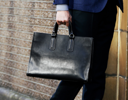 黒（ブラック）のメンズトートバッグを人気ブランドから26選 - 【OGA】大人なメンズの鞄・バッグ専門サイト