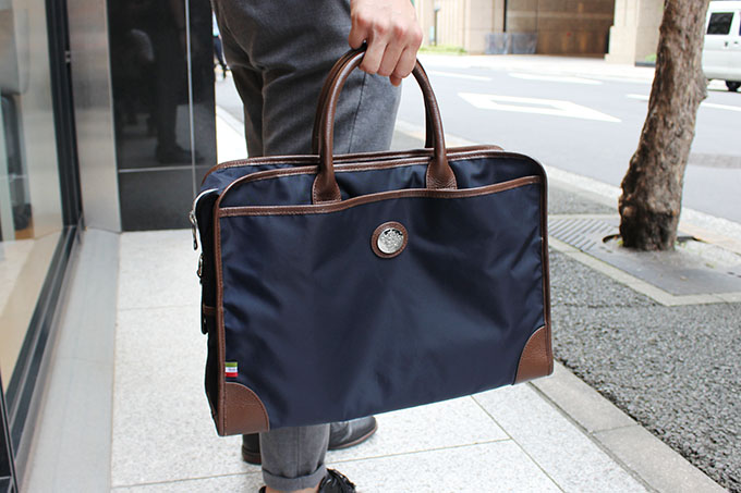 オロビアンコのビジネスバッグ『RUFUS T－C（BLU SCURO）』の使用感 - 【OGA】大人なメンズの鞄・バッグ専門サイト