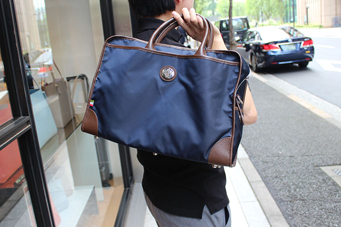 オロビアンコのビジネスバッグ『RUFUS T－C（BLU SCURO）』の使用感 - 【OGA】大人なメンズの鞄・バッグ専門サイト
